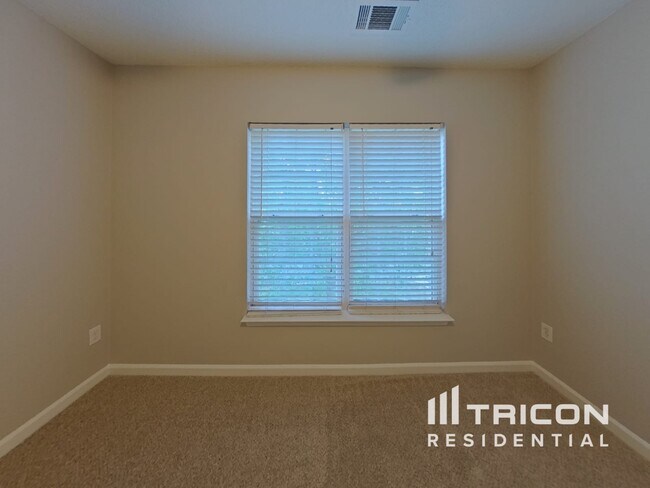 Building Photo - 2228 Meadecroft Rd