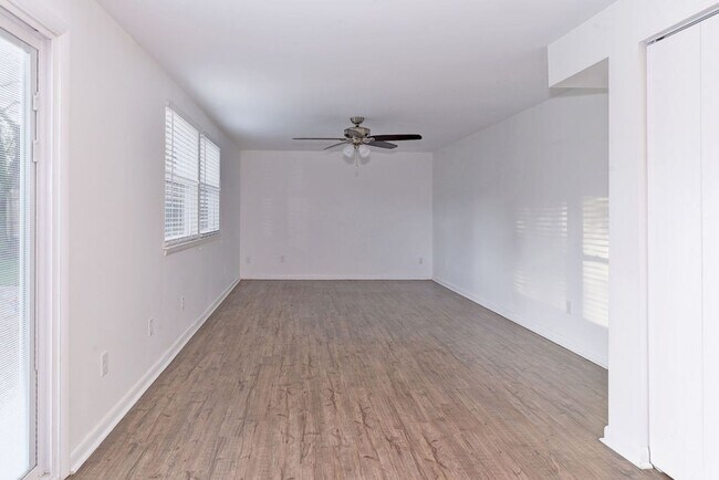 Building Photo - 812 Stony Dr