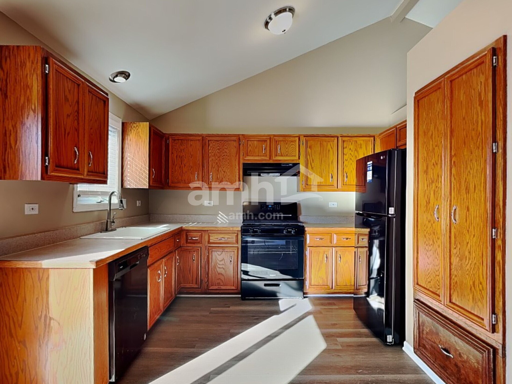 Building Photo - 1801 Winger Dr