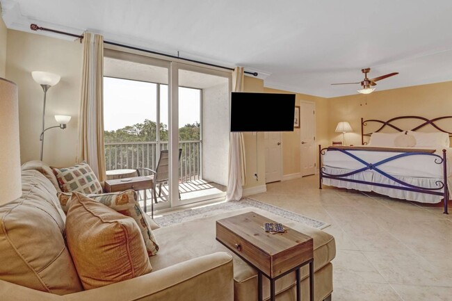 Building Photo - Charming Studio Condo in Bonita Springs