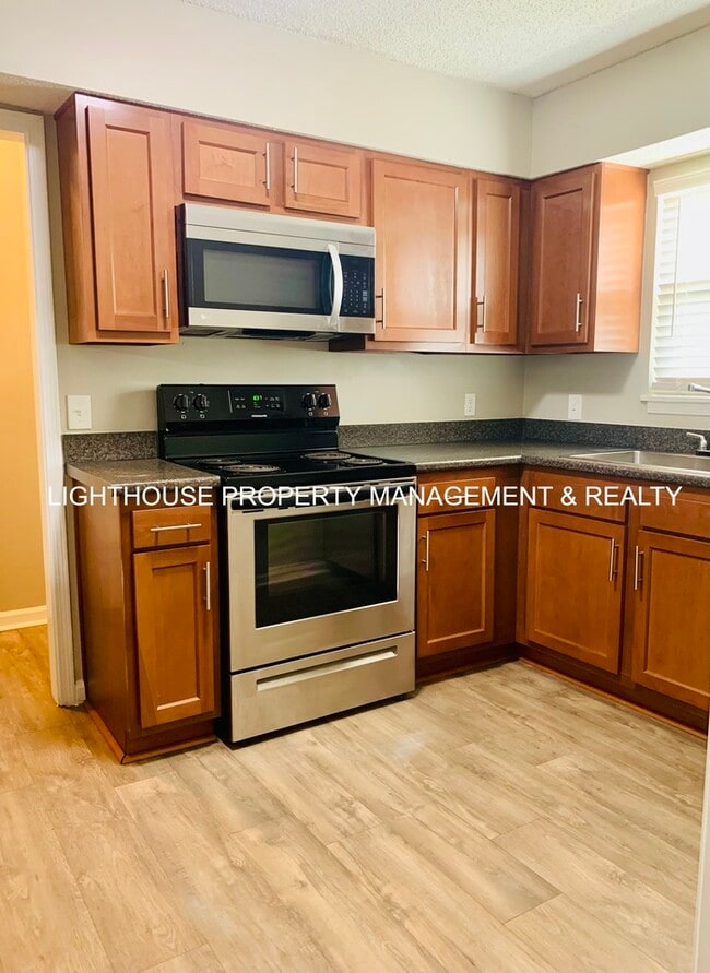 Building Photo - 2 Bed/2 Bath Single Story Townhome with At...