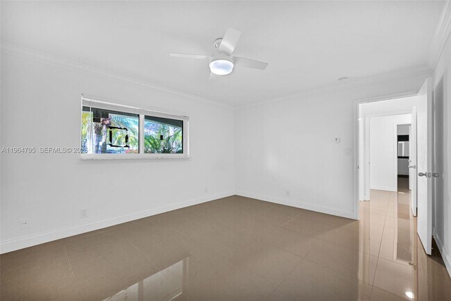 Building Photo - 820 E Cypress Ln