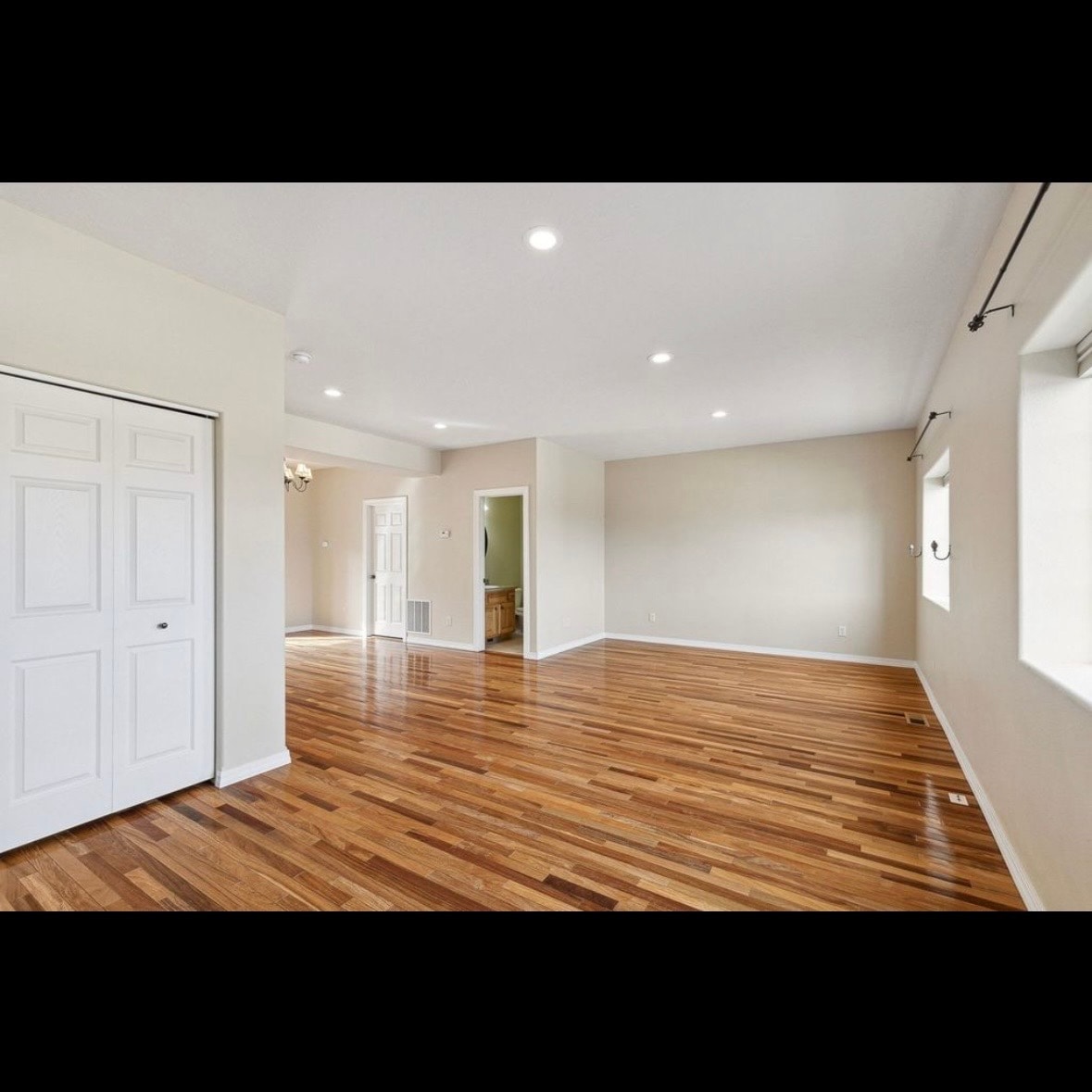 Building Photo - 825 Crestmont Way