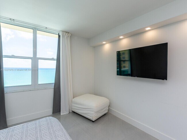 Building Photo - 2501 S Ocean Dr