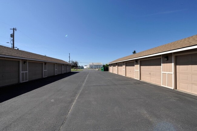 Building Photo - Hayden Apt. Available 2 bed 1 bath (upstairs)