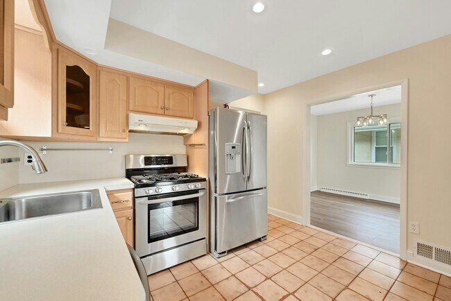 Building Photo - 126 Huber St