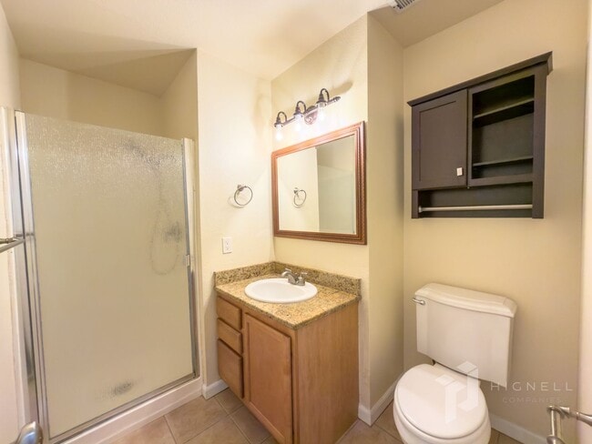 Building Photo - Gated Community, 3 Bed Condo!