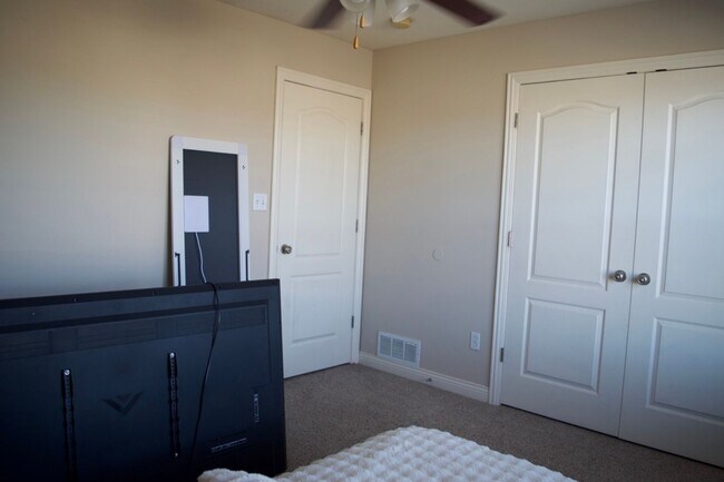 Building Photo - Nice 3 Bed 2 Bath House In Vanderveen Crossing!