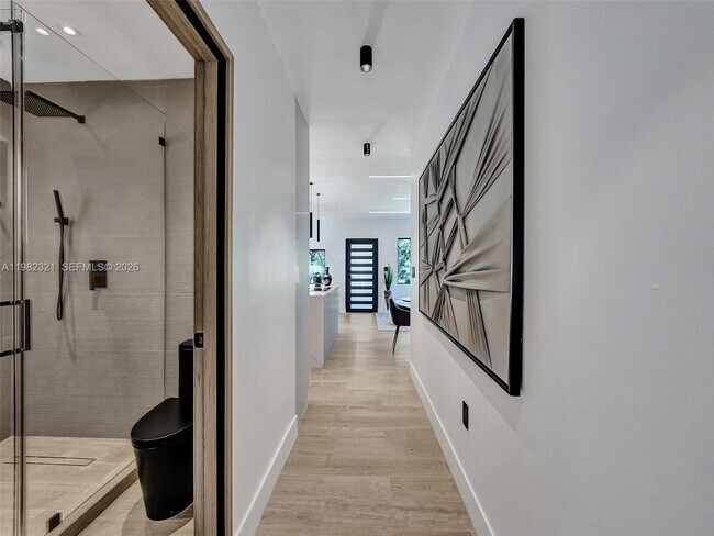 Building Photo - 2066 NE 174th St