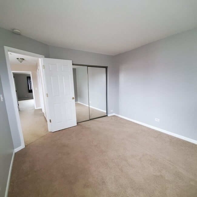 Building Photo - 147 Polaris Dr