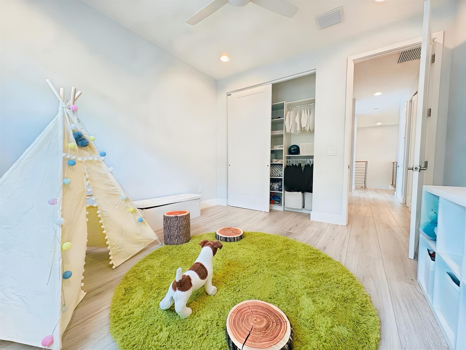 Building Photo - 15377 Green River Ct