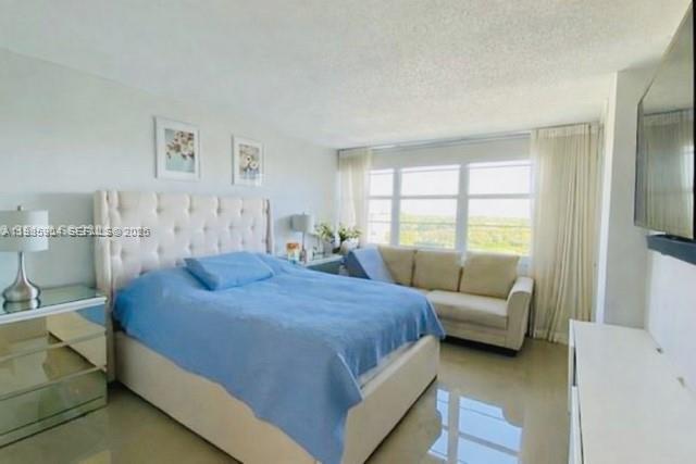 Building Photo - 1100 St Charles Pl