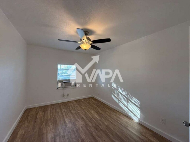 Building Photo - 9226 Nagel St