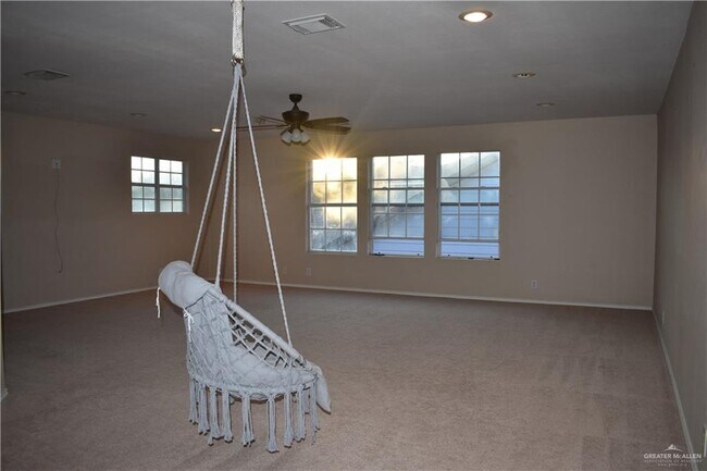 Building Photo - 12 Nightshade Ave