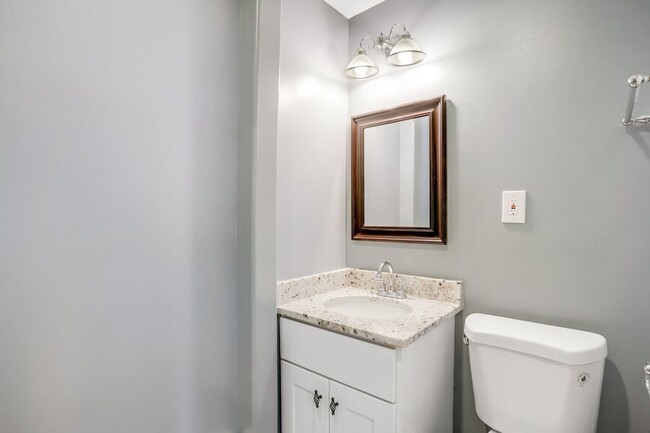 Building Photo - Amazing Anacostia 3 Bedroom with Parking I...