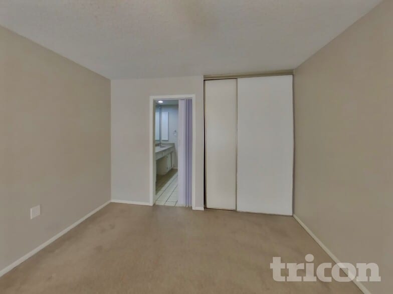 Building Photo - 9302 Points Edge