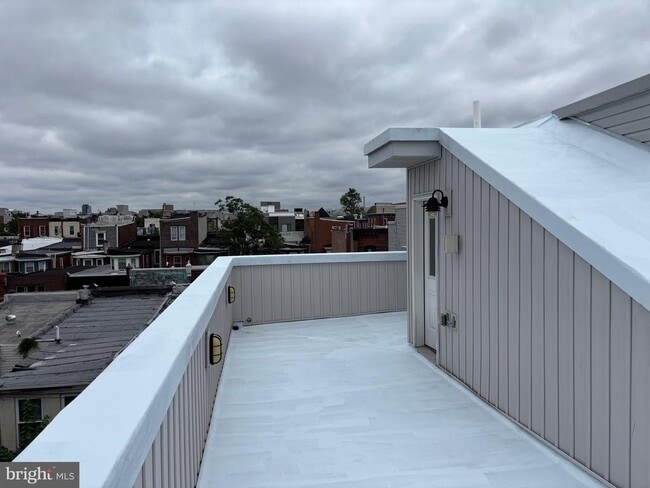 Building Photo - 1227 N Myrtlewood St