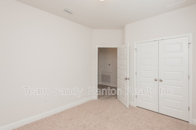 Building Photo - 9599 Pebble Stone Dr