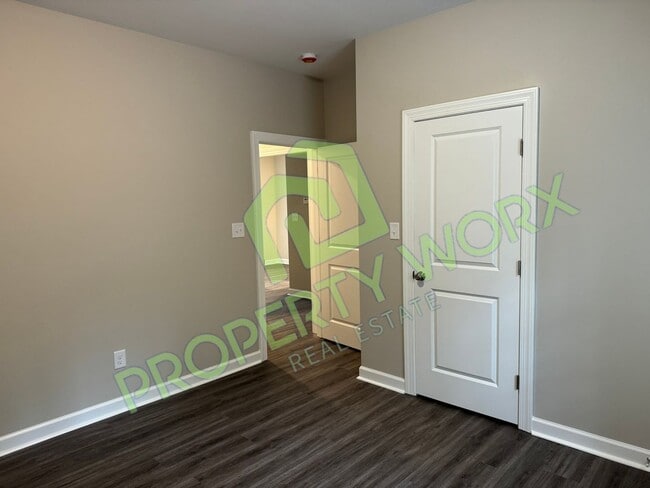 Building Photo - 3 Bedroom Home, Nashville