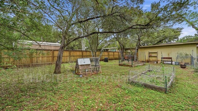 Building Photo - 1079 Canyon Dr