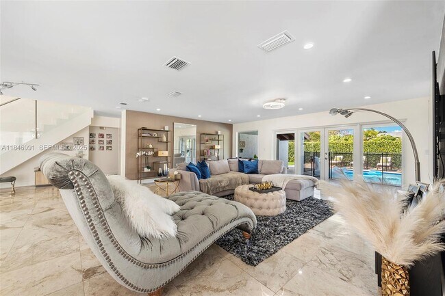 Building Photo - 5901 SW 56th Terrace