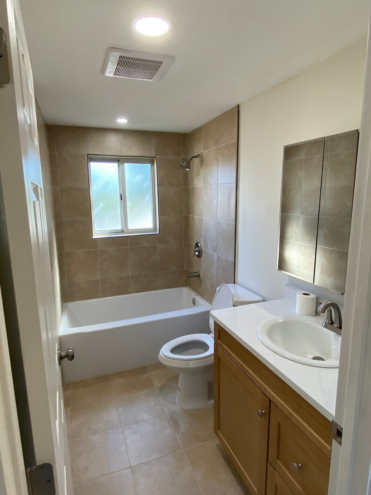 Building Photo - 11113 Haines Ave NE