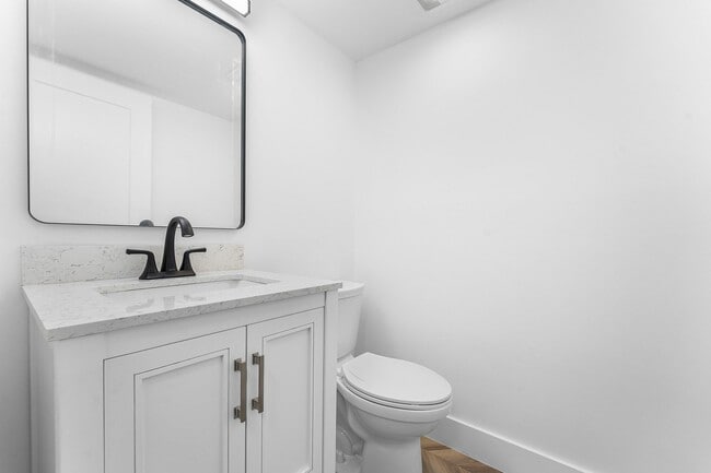 Building Photo - 3007 San Clara Dr