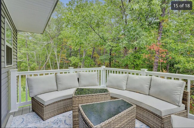 Building Photo - 1001 Cyprus Ct