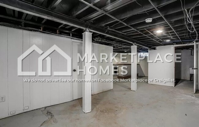 Building Photo - 16252 Ilene St
