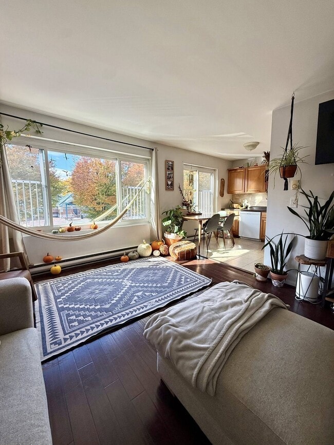 Building Photo - 138 Marginal St