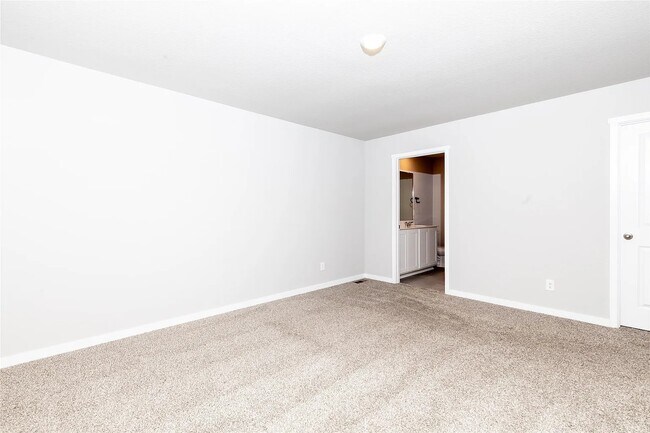 Building Photo - 1065 Waukee Ave