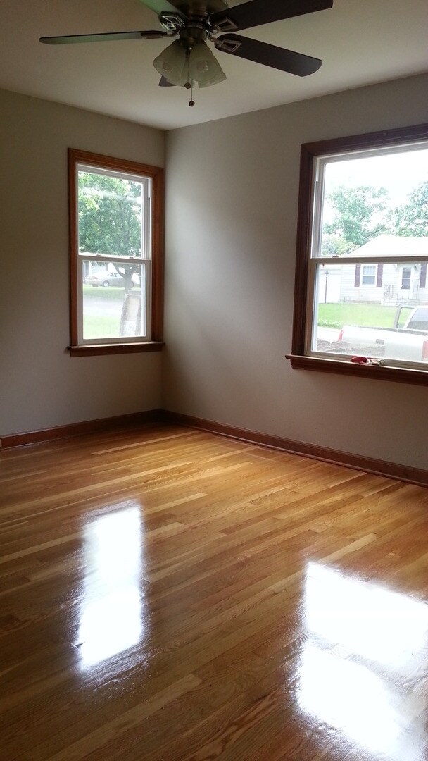 Building Photo - CIMING SOON! 2 B 1b Bellefontaine House For Rent