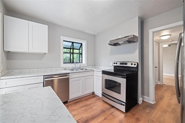 Building Photo - 3818 W Euclid Ave