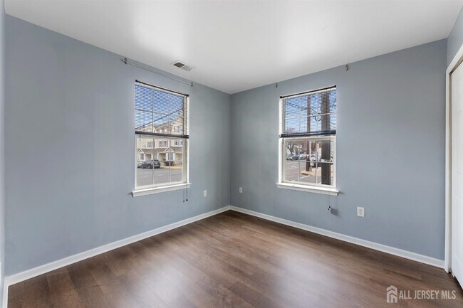 Building Photo - 128 Remsen Ave