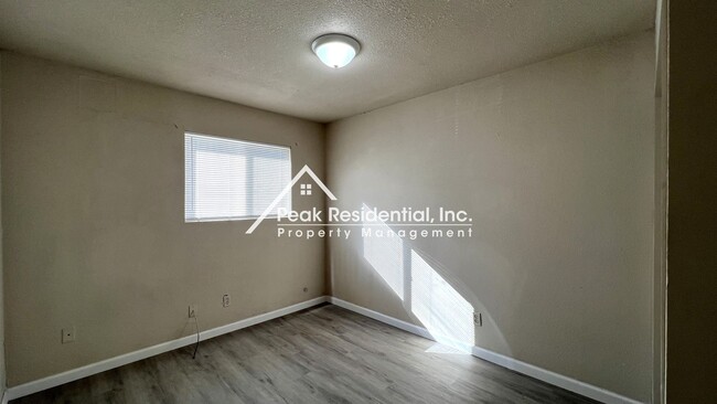 Building Photo - 5912 Del Campo Ln