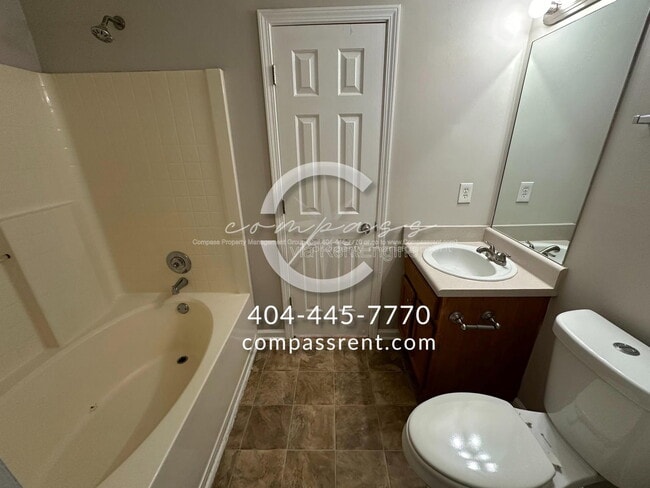 Building Photo - 484 Rustin Dr