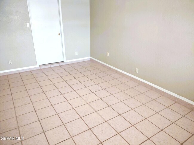 Building Photo - 725 Arredondo Dr