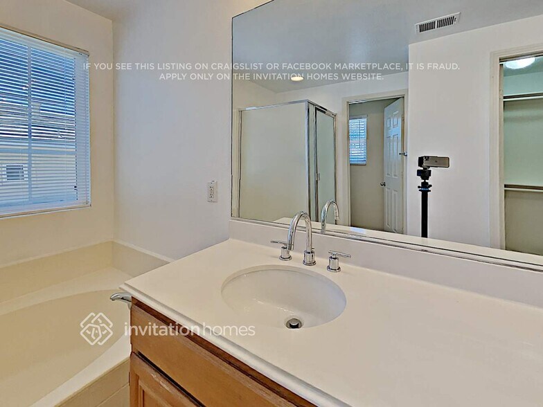 Building Photo - 1036 Crystal Springs Pl