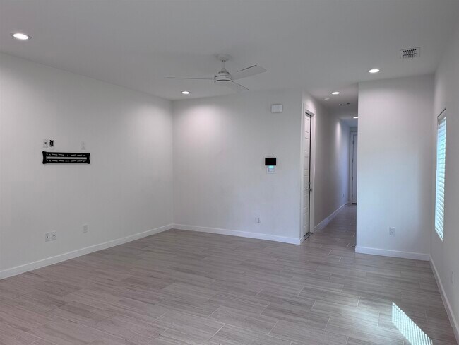Building Photo - 417 Deer Path Lp