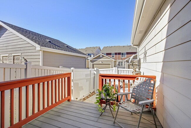 Building Photo - Beautiful 3 bedroom Townhome in Green Vall...