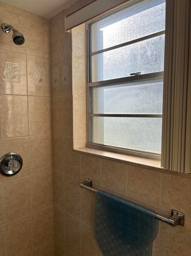 Building Photo - 197 Sussex K