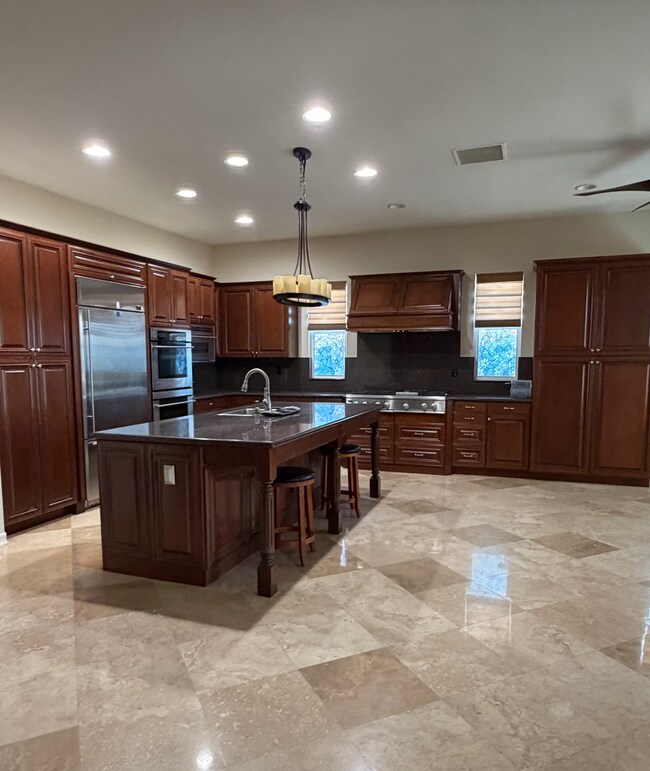 Building Photo - Gorgeous Home Overlooking Lake and Mountain Views!!