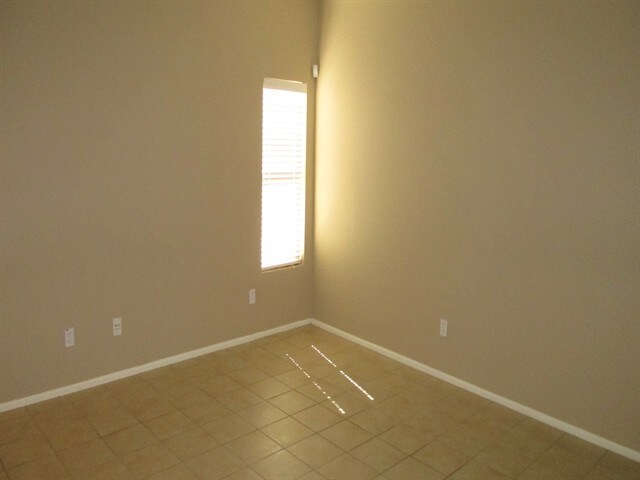 Building Photo - 2567 W Amber Sun Dr