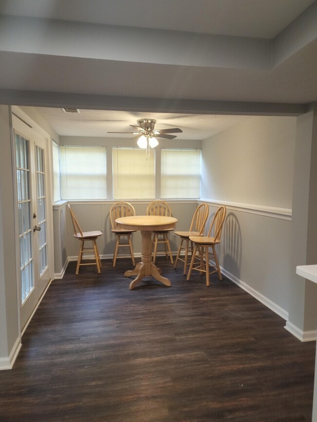Building Photo - 9387 Horse Castle Ct