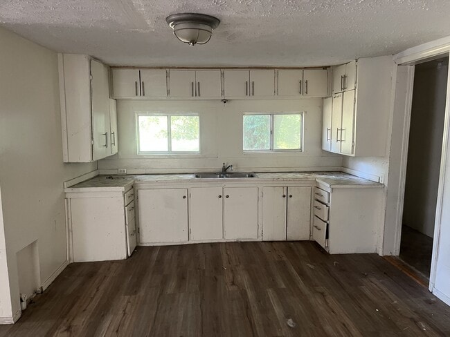 Building Photo - 319 N G St