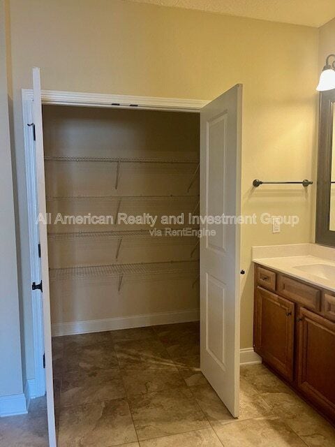 Building Photo - 518 Lakeview St