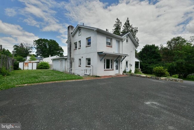 Building Photo - 422 Willow Grove Ave