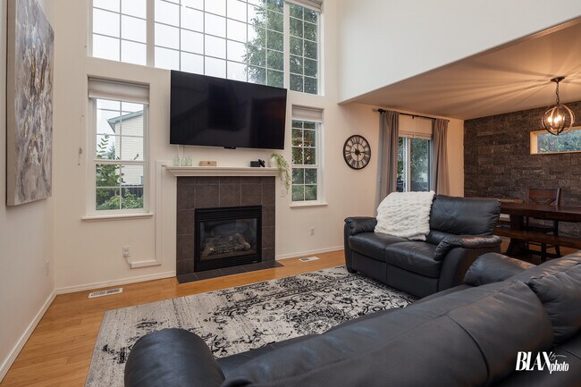 Building Photo - 11050 Solitude Cir