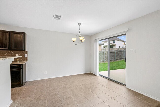 Building Photo - 142 Rummel Dr