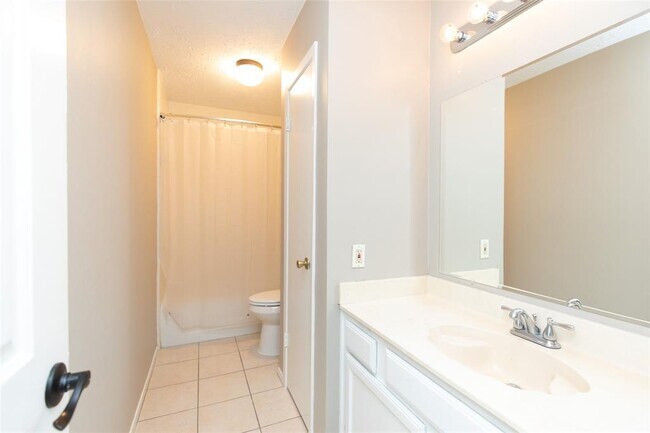 Building Photo - 2823 Allyson Ln